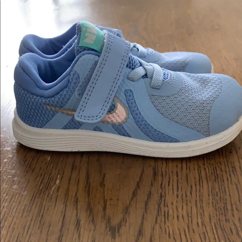 Toddler Nike revolution 4 tennis shoes